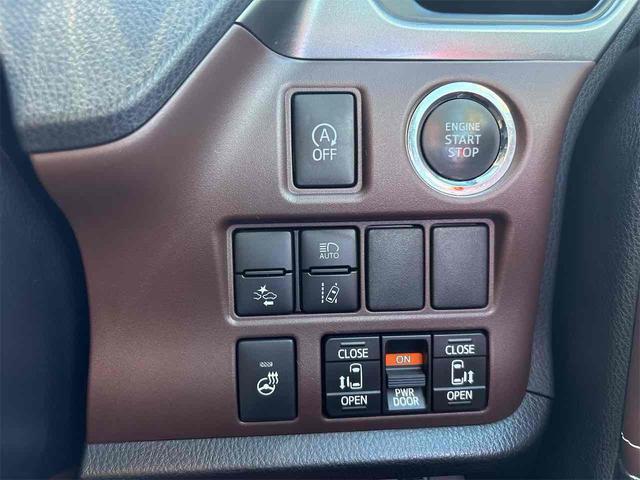 エスクァイア Ｇｉ　プレミアムパッケージ　ドライブレコーダー　ＥＴＣ　バックカメラ　ナビ　ＴＶ　オートクルーズコントロール　レーンアシスト　衝突被害軽減システム　両側電動スライドドア　オートマチックハイビーム　オートライト　ＬＥＤヘッドランプ（10枚目）