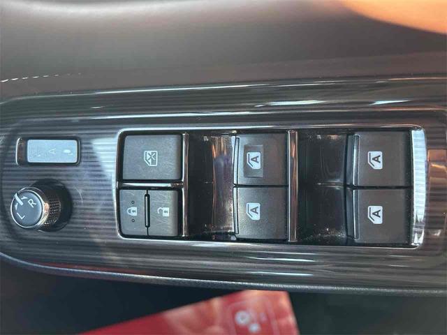 エスクァイア Ｇｉ　プレミアムパッケージ　ドライブレコーダー　ＥＴＣ　バックカメラ　ナビ　ＴＶ　オートクルーズコントロール　レーンアシスト　衝突被害軽減システム　両側電動スライドドア　オートマチックハイビーム　オートライト　ＬＥＤヘッドランプ（36枚目）