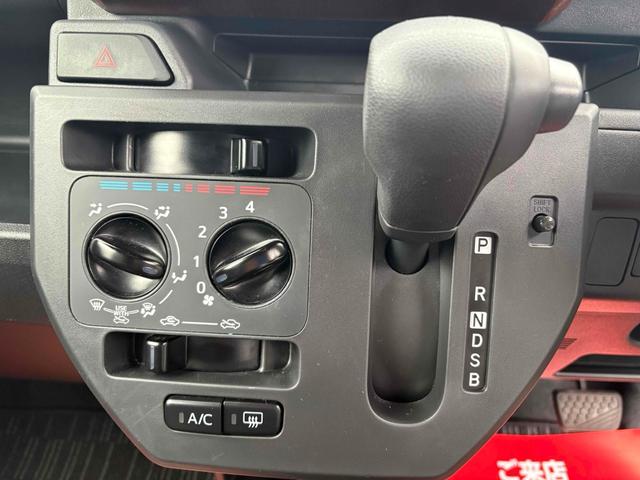 ピクシスメガ Ｄ　両側スライドドア　ナビ　ＴＶ　キーレスエントリー　アイドリングストップ　電動格納ミラー　ベンチシート　ＣＶＴ　盗難防止システム　ＡＢＳ　ＥＳＣ　ＣＤ　ＵＳＢ　Ｂｌｕｅｔｏｏｔｈ　アルミホイール（7枚目）