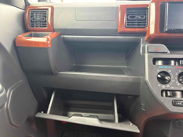 ピクシスメガ Ｄ　両側スライドドア　ナビ　ＴＶ　キーレスエントリー　アイドリングストップ　電動格納ミラー　ベンチシート　ＣＶＴ　盗難防止システム　ＡＢＳ　ＥＳＣ　ＣＤ　ＵＳＢ　Ｂｌｕｅｔｏｏｔｈ　アルミホイール（30枚目）