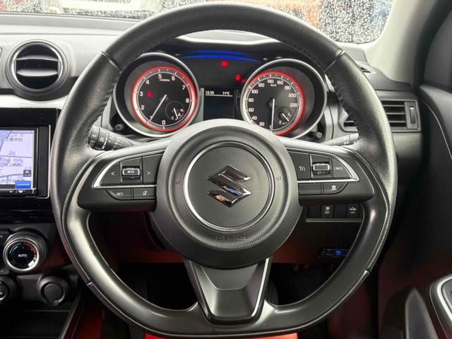 スイフト ＸＧリミテッド　ＥＴＣ　ナビ　ＴＶ　オートクルーズコントロール　レーンアシスト　衝突被害軽減システム　オートライト　スマートキー　電動格納ミラー　シートヒーター　ＣＶＴ　盗難防止システム　衝突安全ボディ　ＡＢＳ（3枚目）