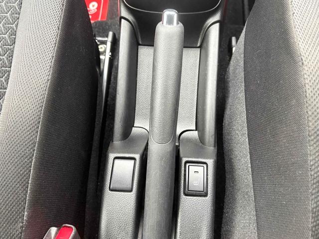スイフト ＸＧリミテッド　ＥＴＣ　ナビ　ＴＶ　オートクルーズコントロール　レーンアシスト　衝突被害軽減システム　オートライト　スマートキー　電動格納ミラー　シートヒーター　ＣＶＴ　盗難防止システム　衝突安全ボディ　ＡＢＳ（8枚目）