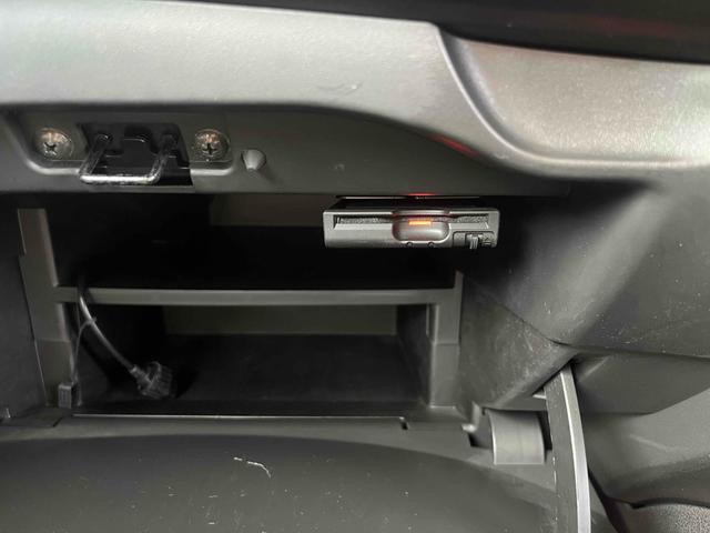ノート ｅ－パワー　Ｘ　ドライブレコーダー　ＥＴＣ　全周囲カメラ　ＴＶ　クリアランスソナー　レーンアシスト　衝突被害軽減システム　オートライト　スマートキー　電動格納ミラー　ＣＶＴ　盗難防止システム　衝突安全ボディ　ＡＢＳ（6枚目）