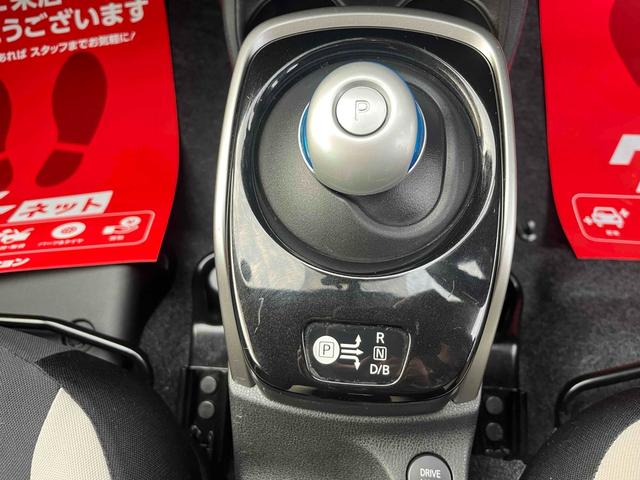 ノート ｅ－パワー　Ｘ　ドライブレコーダー　ＥＴＣ　全周囲カメラ　ＴＶ　クリアランスソナー　レーンアシスト　衝突被害軽減システム　オートライト　スマートキー　電動格納ミラー　ＣＶＴ　盗難防止システム　衝突安全ボディ　ＡＢＳ（11枚目）