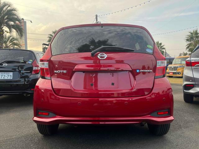 ノート ｅ－パワー　Ｘ　ドライブレコーダー　ＥＴＣ　全周囲カメラ　ＴＶ　クリアランスソナー　レーンアシスト　衝突被害軽減システム　オートライト　スマートキー　電動格納ミラー　ＣＶＴ　盗難防止システム　衝突安全ボディ　ＡＢＳ（15枚目）
