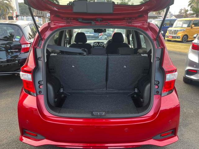 ノート ｅ－パワー　Ｘ　ドライブレコーダー　ＥＴＣ　全周囲カメラ　ＴＶ　クリアランスソナー　レーンアシスト　衝突被害軽減システム　オートライト　スマートキー　電動格納ミラー　ＣＶＴ　盗難防止システム　衝突安全ボディ　ＡＢＳ（18枚目）