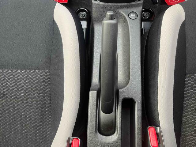 ノート ｅ－パワー　Ｘ　ドライブレコーダー　ＥＴＣ　全周囲カメラ　ＴＶ　クリアランスソナー　レーンアシスト　衝突被害軽減システム　オートライト　スマートキー　電動格納ミラー　ＣＶＴ　盗難防止システム　衝突安全ボディ　ＡＢＳ（21枚目）