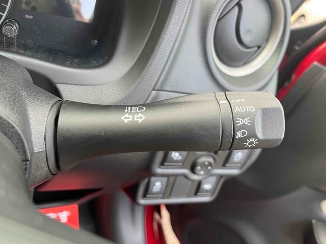 ノート ｅ－パワー　Ｘ　ドライブレコーダー　ＥＴＣ　全周囲カメラ　ＴＶ　クリアランスソナー　レーンアシスト　衝突被害軽減システム　オートライト　スマートキー　電動格納ミラー　ＣＶＴ　盗難防止システム　衝突安全ボディ　ＡＢＳ（27枚目）