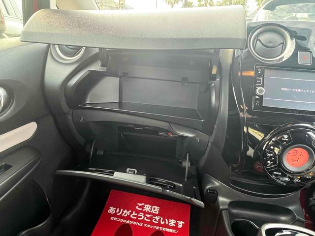 ノート ｅ－パワー　Ｘ　ドライブレコーダー　ＥＴＣ　全周囲カメラ　ＴＶ　クリアランスソナー　レーンアシスト　衝突被害軽減システム　オートライト　スマートキー　電動格納ミラー　ＣＶＴ　盗難防止システム　衝突安全ボディ　ＡＢＳ（33枚目）