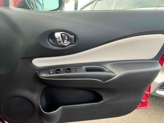 ノート ｅ－パワー　Ｘ　ドライブレコーダー　ＥＴＣ　全周囲カメラ　ＴＶ　クリアランスソナー　レーンアシスト　衝突被害軽減システム　オートライト　スマートキー　電動格納ミラー　ＣＶＴ　盗難防止システム　衝突安全ボディ　ＡＢＳ（34枚目）