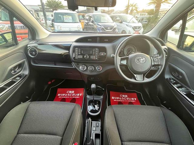 ヴィッツ Ｆ　セーフティーエディションＩＩＩ　ドライブレコーダー　クリアランスソナー　レーンアシスト　衝突被害軽減システム　オートマチックハイビーム　オートライト　ＬＥＤヘッドランプ　スマートキー　アイドリングストップ　電動格納ミラー　ＣＶＴ（2枚目）