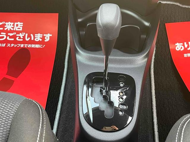 ヴィッツ Ｆ　セーフティーエディションＩＩＩ　ドライブレコーダー　クリアランスソナー　レーンアシスト　衝突被害軽減システム　オートマチックハイビーム　オートライト　ＬＥＤヘッドランプ　スマートキー　アイドリングストップ　電動格納ミラー　ＣＶＴ（6枚目）