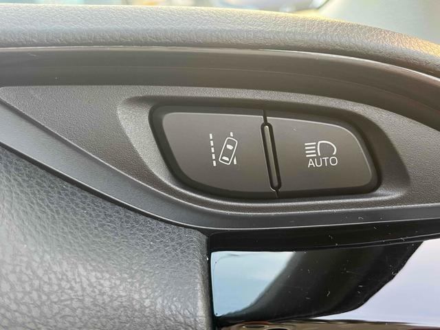 ヴィッツ Ｆ　セーフティーエディションＩＩＩ　ドライブレコーダー　クリアランスソナー　レーンアシスト　衝突被害軽減システム　オートマチックハイビーム　オートライト　ＬＥＤヘッドランプ　スマートキー　アイドリングストップ　電動格納ミラー　ＣＶＴ（10枚目）