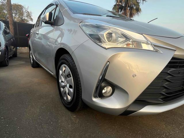 ヴィッツ Ｆ　セーフティーエディションＩＩＩ　ドライブレコーダー　クリアランスソナー　レーンアシスト　衝突被害軽減システム　オートマチックハイビーム　オートライト　ＬＥＤヘッドランプ　スマートキー　アイドリングストップ　電動格納ミラー　ＣＶＴ（14枚目）