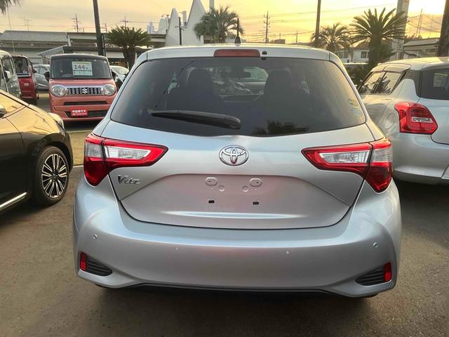 ヴィッツ Ｆ　セーフティーエディションＩＩＩ　ドライブレコーダー　クリアランスソナー　レーンアシスト　衝突被害軽減システム　オートマチックハイビーム　オートライト　ＬＥＤヘッドランプ　スマートキー　アイドリングストップ　電動格納ミラー　ＣＶＴ（16枚目）