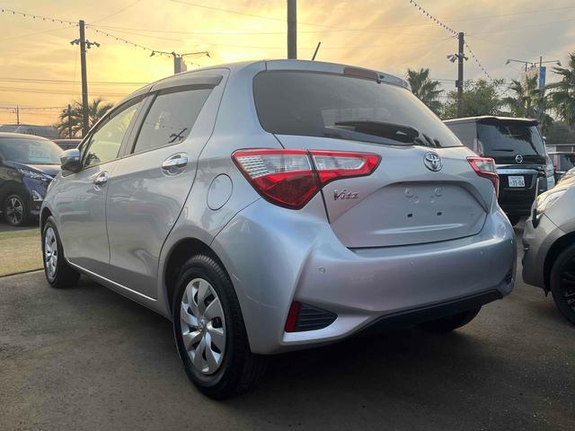 ヴィッツ Ｆ　セーフティーエディションＩＩＩ　ドライブレコーダー　クリアランスソナー　レーンアシスト　衝突被害軽減システム　オートマチックハイビーム　オートライト　ＬＥＤヘッドランプ　スマートキー　アイドリングストップ　電動格納ミラー　ＣＶＴ（17枚目）