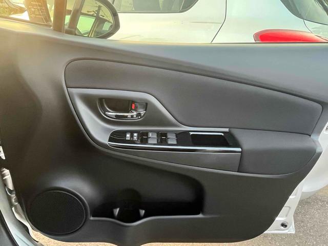 ヴィッツ Ｆ　セーフティーエディションＩＩＩ　ドライブレコーダー　クリアランスソナー　レーンアシスト　衝突被害軽減システム　オートマチックハイビーム　オートライト　ＬＥＤヘッドランプ　スマートキー　アイドリングストップ　電動格納ミラー　ＣＶＴ（33枚目）