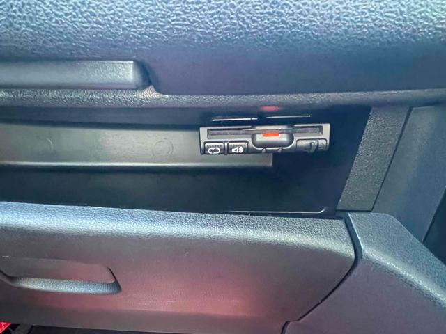 マーチ Ｘ　Ｖセレクション　ＥＴＣ　バックカメラ　ナビ　ＴＶ　オートライト　スマートキー　アイドリングストップ　電動格納ミラー　ＣＶＴ　盗難防止システム　衝突安全ボディ　ＡＢＳ　ＥＳＣ　ＣＤ　ミュージックプレイヤー接続可（7枚目）