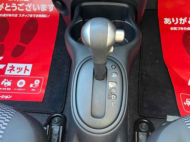 マーチ Ｘ　Ｖセレクション　ＥＴＣ　バックカメラ　ナビ　ＴＶ　オートライト　スマートキー　アイドリングストップ　電動格納ミラー　ＣＶＴ　盗難防止システム　衝突安全ボディ　ＡＢＳ　ＥＳＣ　ＣＤ　ミュージックプレイヤー接続可（8枚目）