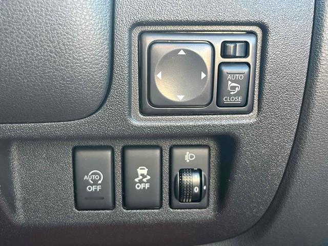 マーチ Ｘ　Ｖセレクション　ＥＴＣ　バックカメラ　ナビ　ＴＶ　オートライト　スマートキー　アイドリングストップ　電動格納ミラー　ＣＶＴ　盗難防止システム　衝突安全ボディ　ＡＢＳ　ＥＳＣ　ＣＤ　ミュージックプレイヤー接続可（10枚目）