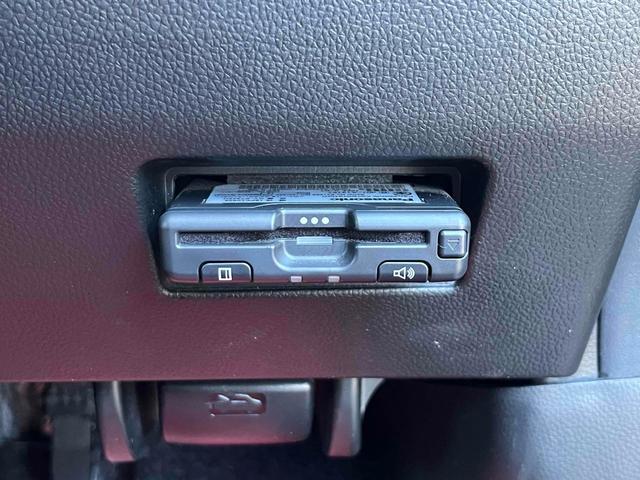 スイフト XGリミテッド ETC ナビ TV オートクルーズコントロール レーンアシスト 衝突被害軽減システム オートライト スマートキー 電動格納ミラー シートヒーター CVT 盗難防止システム 衝突安全ボディ ABS(7枚目)