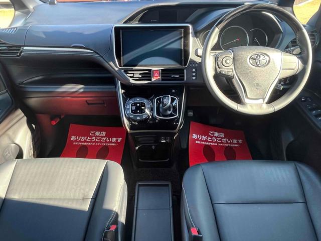 エスクァイア ハイブリッドＧｉ　ブラックテーラード　ナビ　ＴＶ　クリアランスソナー　オートクルーズコントロール　レーンアシスト　衝突被害軽減システム　両側電動スライドドア　オートマチックハイビーム　オートライト　ＬＥＤヘッドランプ　スマートキー（2枚目）