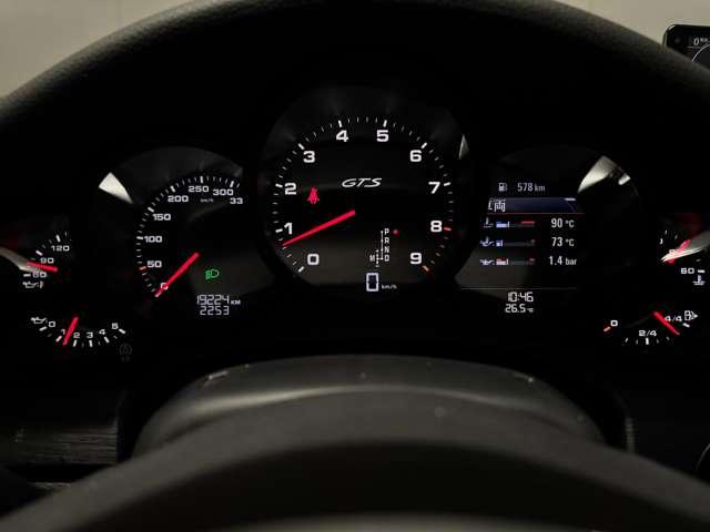 911 911カレラ4GTS PDK 前期NA/スポクロ/スポエグ/ナビ/リアカメラ/キャララホワイト(28枚目)