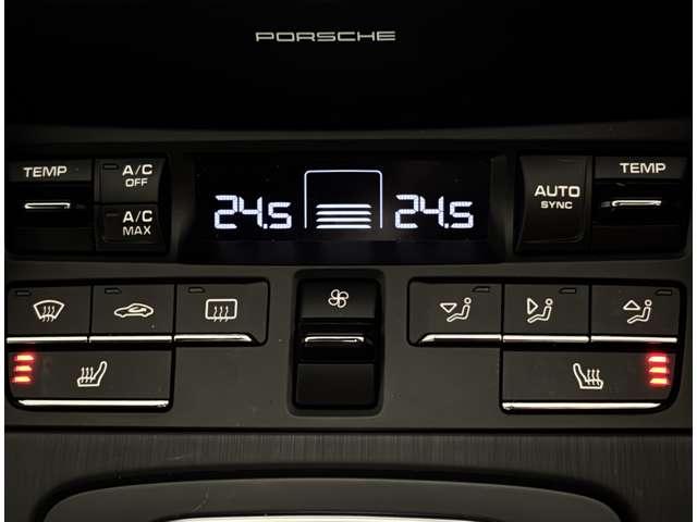 911 911カレラ4GTS PDK 前期NA/スポクロ/スポエグ/ナビ/リアカメラ/キャララホワイト(30枚目)