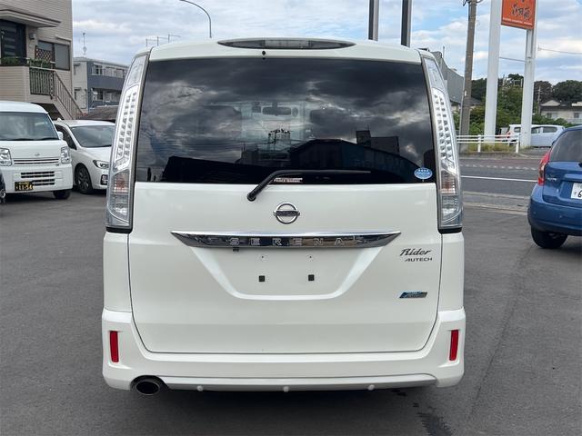 セレナ ライダー ブラックライン S-ハイブリッド Bluetooth 両PSドア 前後ドラレコ 後席モニター ETC付き Rカメラ ブルートゥース ナビTV フルセグ 3列 Sキー iストップ リアオートエアコン 電動格納ミラー 盗難防止システム(3枚目)