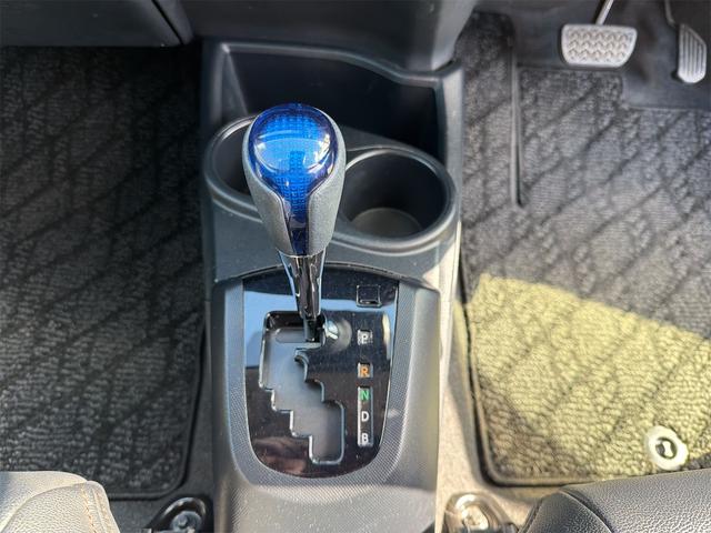 アクア Ｇ　ｂｌｕｅｔｏｏｔｈ　禁煙　バックモニタ　ＥＴＣ　ナビＴＶ　誤発進抑制機能　Ｉ－ＳＴＯＰ　衝突安全ボディ　プッシュスタートスマートキー　ＵＳＢ接続　デュアルエアバック　ＡＴエアコン　オートクルーズ（19枚目）