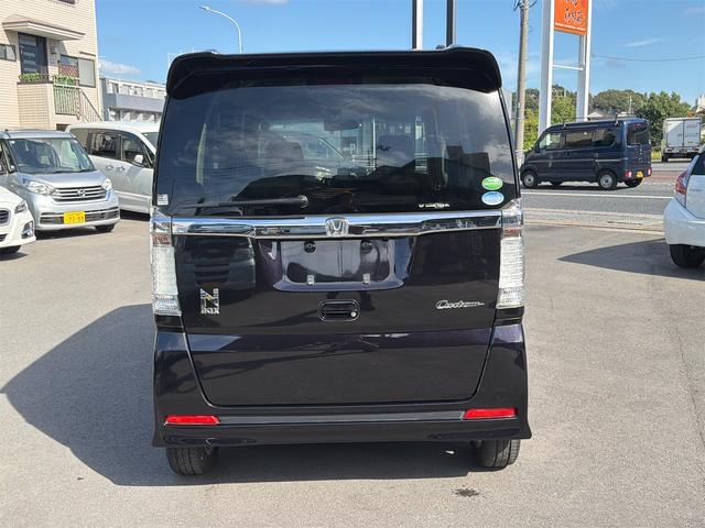 ホンダのN−BOXカスタムです。色は落ち着いたプレミアムゴールドパープルパール!お手頃価格で入庫しました!全国納車可能です!