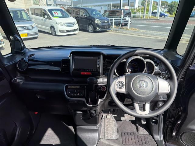 インパネ全体も無駄なものもなくスッキリとしていて使いやすい仕様となっています。