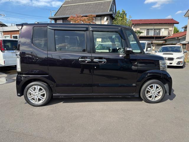 軽自動車なのにワイドなボディ!!最近の流行はこれで決まり!!