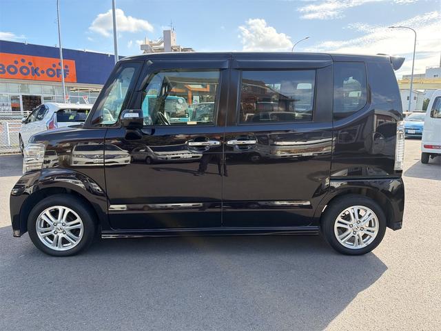 軽自動車なのにワイドなボディ!!最近の流行はこれで決まり!!