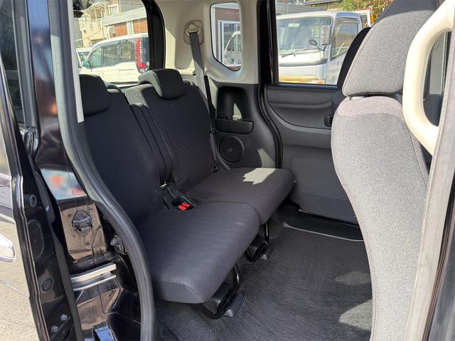 軽自動車なのに後部座席も広々空間!!家族で遠出もこの車一台でOK!!