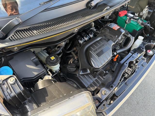 中古車でもこんなにきれいなエンジンルーム!!まだまだ元気なエンジンがあなたの新しいパートナーとしてがんばります!