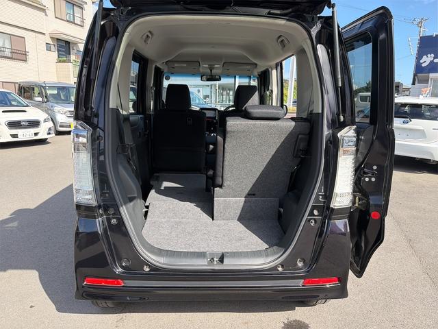 シートアレンジ次第で大きな荷物も詰め込めるので使用用途が多彩♪