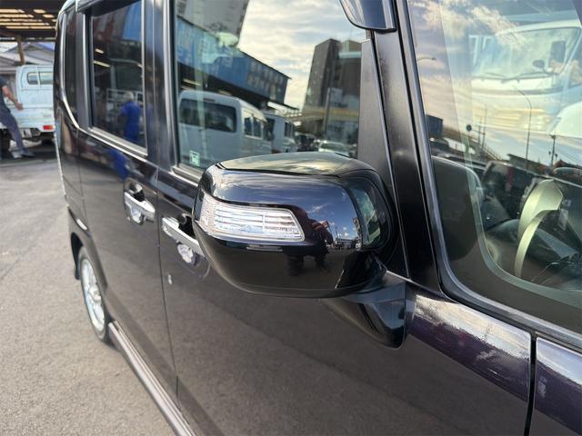 ドアミラーウィンカー付きです!視認性が高く、交通安全に一役買ってくれます!!ドレスアップ効果もありますよね♪