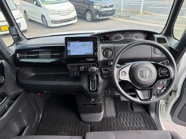 Ｎ－ＢＯＸカスタム Ｌ　両席電動スライドドア　ＢＴ接続　前後ドライブレコーダー　ナビＴＶ　禁煙　車線逸脱警報装置　リアカメ　ＥＴＣ　スマキー　フルセグＴＶ　クルーズコントロール　Ａストップ　誤発進抑制装置　ＵＳＢ　Ｐソナー（4枚目）