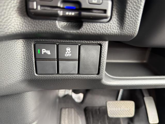 Ｎ－ＢＯＸカスタム Ｌ　両席電動スライドドア　ＢＴ接続　前後ドライブレコーダー　ナビＴＶ　禁煙　車線逸脱警報装置　リアカメ　ＥＴＣ　スマキー　フルセグＴＶ　クルーズコントロール　Ａストップ　誤発進抑制装置　ＵＳＢ　Ｐソナー（34枚目）