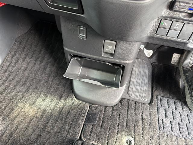 Ｎ－ＢＯＸカスタム Ｌ　両席電動スライドドア　ＢＴ接続　前後ドライブレコーダー　ナビＴＶ　禁煙　車線逸脱警報装置　リアカメ　ＥＴＣ　スマキー　フルセグＴＶ　クルーズコントロール　Ａストップ　誤発進抑制装置　ＵＳＢ　Ｐソナー（45枚目）