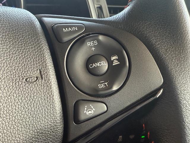 フィット ＲＳ　ホンダセンシング　６ＭＴ　純正ナビ　バックカメラ　ＥＴＣ　ＨｏｎｄａＳＥＮＳＩＮＧ　クルーズコントロール　衝突軽減ブレーキ　ＣＤ・ＤＶＤ再生　Ｂｌｕｅｔｏｏｔｈ　ＡＭ／ＦＭ　ＬＥＤヘッドライト　純正アルミホイール（16枚目）