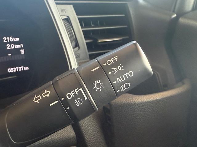 フィット ＲＳ　ホンダセンシング　６ＭＴ　純正ナビ　バックカメラ　ＥＴＣ　ＨｏｎｄａＳＥＮＳＩＮＧ　クルーズコントロール　衝突軽減ブレーキ　ＣＤ・ＤＶＤ再生　Ｂｌｕｅｔｏｏｔｈ　ＡＭ／ＦＭ　ＬＥＤヘッドライト　純正アルミホイール（17枚目）