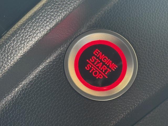 フィット ＲＳ　ホンダセンシング　６ＭＴ　純正ナビ　バックカメラ　ＥＴＣ　ＨｏｎｄａＳＥＮＳＩＮＧ　クルーズコントロール　衝突軽減ブレーキ　ＣＤ・ＤＶＤ再生　Ｂｌｕｅｔｏｏｔｈ　ＡＭ／ＦＭ　ＬＥＤヘッドライト　純正アルミホイール（20枚目）