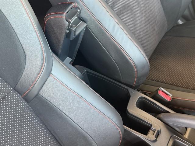 フィット ＲＳ　ホンダセンシング　６ＭＴ　純正ナビ　バックカメラ　ＥＴＣ　ＨｏｎｄａＳＥＮＳＩＮＧ　クルーズコントロール　衝突軽減ブレーキ　ＣＤ・ＤＶＤ再生　Ｂｌｕｅｔｏｏｔｈ　ＡＭ／ＦＭ　ＬＥＤヘッドライト　純正アルミホイール（24枚目）