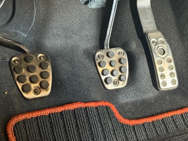 フィット ＲＳ　ホンダセンシング　６ＭＴ　純正ナビ　バックカメラ　ＥＴＣ　ＨｏｎｄａＳＥＮＳＩＮＧ　クルーズコントロール　衝突軽減ブレーキ　ＣＤ・ＤＶＤ再生　Ｂｌｕｅｔｏｏｔｈ　ＡＭ／ＦＭ　ＬＥＤヘッドライト　純正アルミホイール（26枚目）