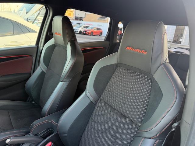 フィット ＲＳ　ホンダセンシング　６ＭＴ　純正ナビ　バックカメラ　ＥＴＣ　ＨｏｎｄａＳＥＮＳＩＮＧ　クルーズコントロール　衝突軽減ブレーキ　ＣＤ・ＤＶＤ再生　Ｂｌｕｅｔｏｏｔｈ　ＡＭ／ＦＭ　ＬＥＤヘッドライト　純正アルミホイール（35枚目）