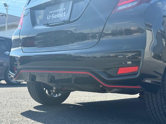 フィット ＲＳ　ホンダセンシング　６ＭＴ　純正ナビ　バックカメラ　ＥＴＣ　ＨｏｎｄａＳＥＮＳＩＮＧ　クルーズコントロール　衝突軽減ブレーキ　ＣＤ・ＤＶＤ再生　Ｂｌｕｅｔｏｏｔｈ　ＡＭ／ＦＭ　ＬＥＤヘッドライト　純正アルミホイール（48枚目）