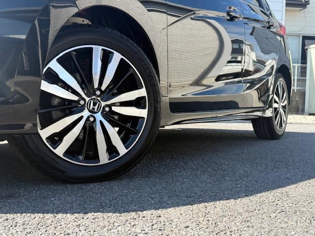 フィット ＲＳ　ホンダセンシング　６ＭＴ　純正ナビ　バックカメラ　ＥＴＣ　ＨｏｎｄａＳＥＮＳＩＮＧ　クルーズコントロール　衝突軽減ブレーキ　ＣＤ・ＤＶＤ再生　Ｂｌｕｅｔｏｏｔｈ　ＡＭ／ＦＭ　ＬＥＤヘッドライト　純正アルミホイール（49枚目）