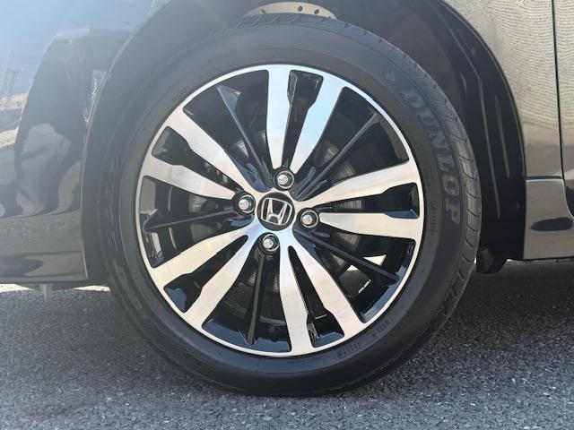 フィット ＲＳ　ホンダセンシング　６ＭＴ　純正ナビ　バックカメラ　ＥＴＣ　ＨｏｎｄａＳＥＮＳＩＮＧ　クルーズコントロール　衝突軽減ブレーキ　ＣＤ・ＤＶＤ再生　Ｂｌｕｅｔｏｏｔｈ　ＡＭ／ＦＭ　ＬＥＤヘッドライト　純正アルミホイール（50枚目）